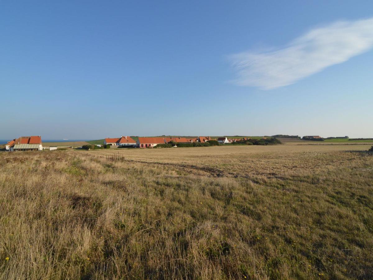 Wonderful Holiday Home In Audinghen With Garden Kültér fotó