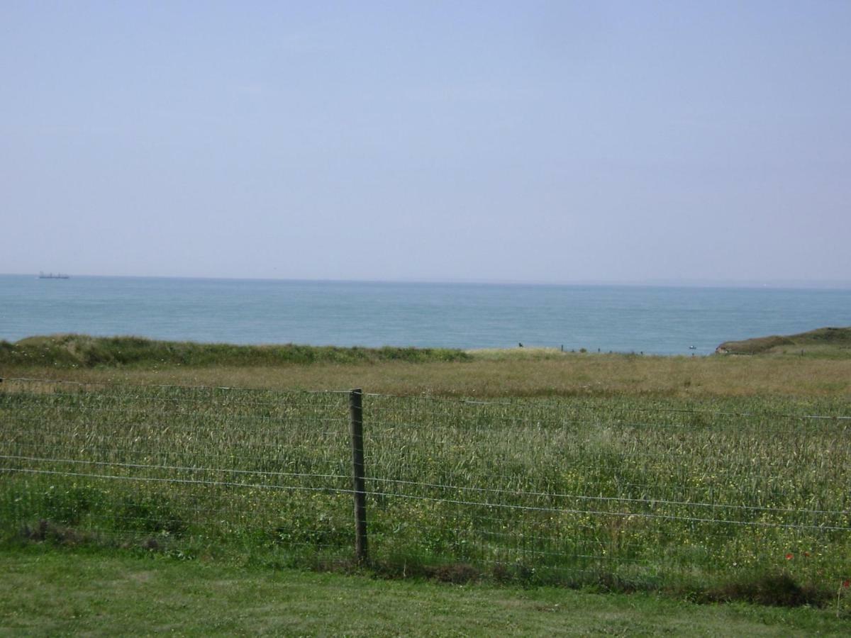 Wonderful Holiday Home In Audinghen With Garden Kültér fotó